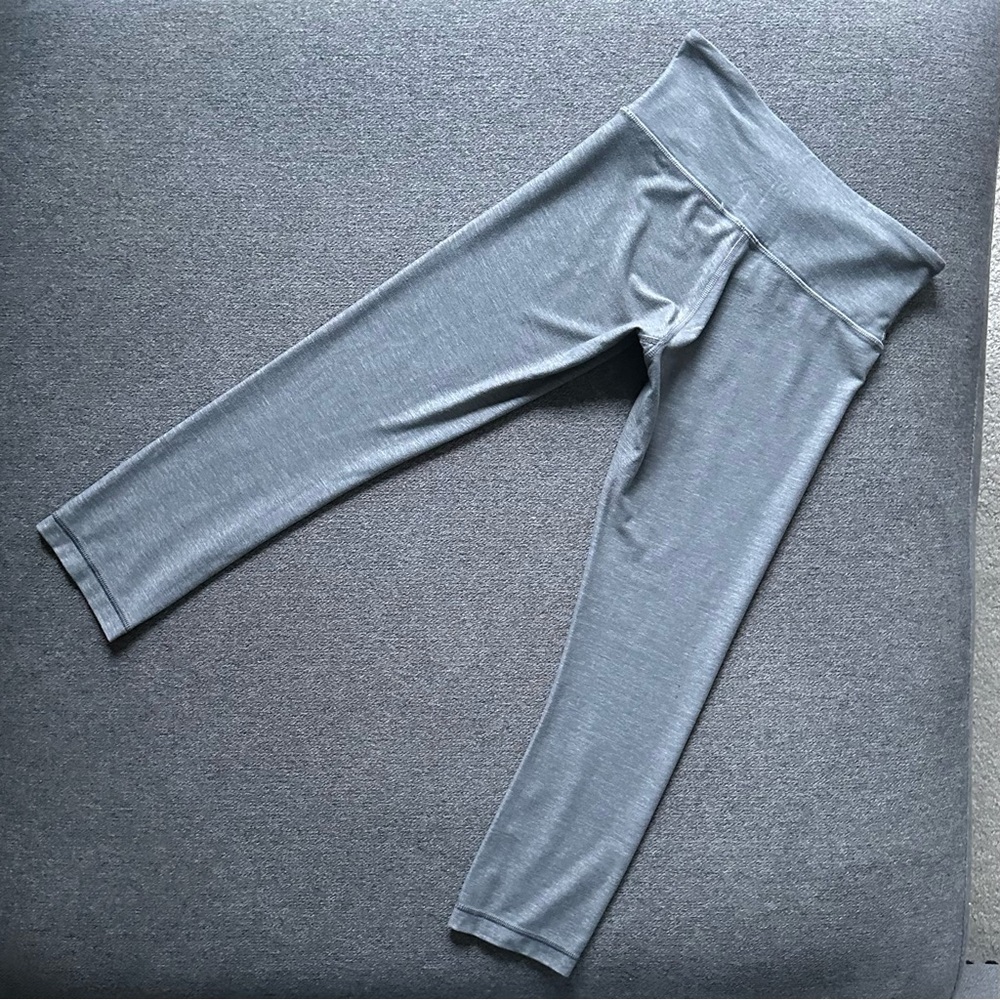 Lululemon Gray Cropped Capri Align Leggings Size 2 - Picture 6 of 6